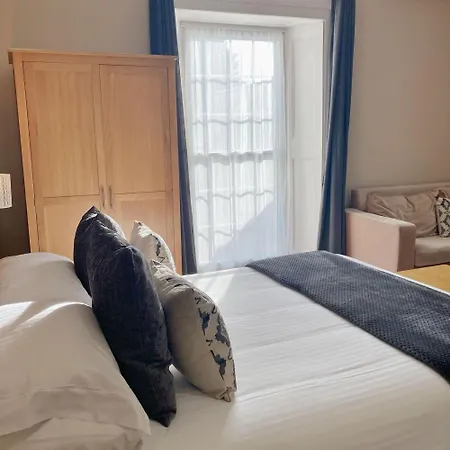 The Britannia & Waves Restaurant بيت ريفي 4*