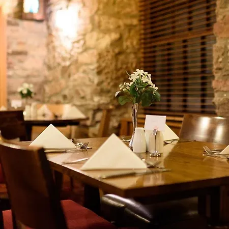 The Britannia & Waves Restaurant بيت ريفي سانت أوستيل