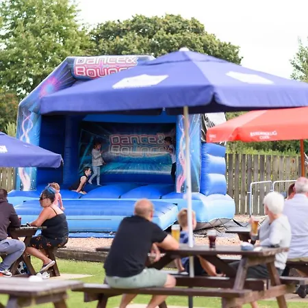 The Britannia & Waves Restaurant Penzion 4*