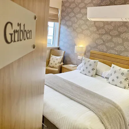 The Britannia & Waves Restaurant 4*