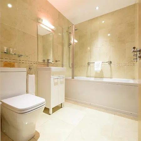 The Britannia & Waves Restaurant 4*